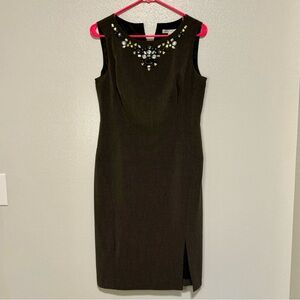 Elegant Sleeveless Dress with Embellished Neckline